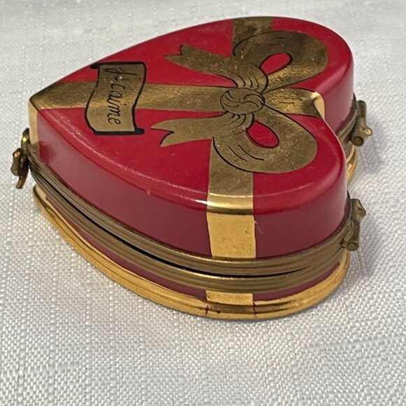 Limoges "box of chocolates" trinket box with 3 ceramic truffles, Valentine's Day - Picture 5 of 8